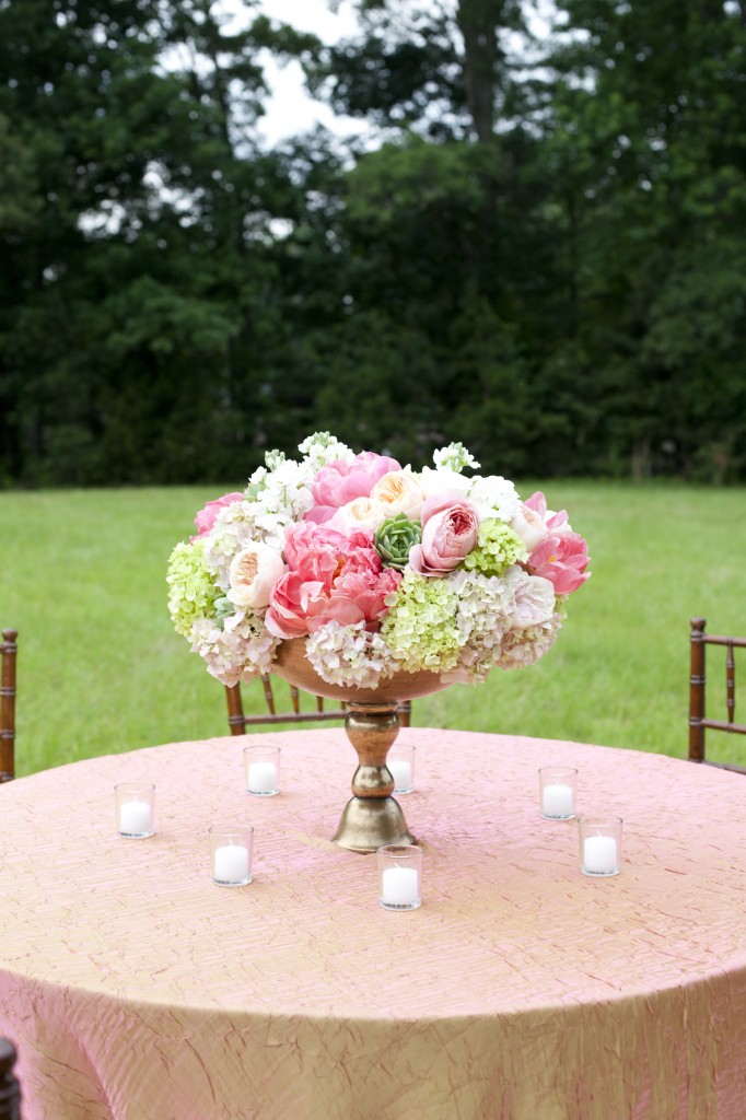 coral-and-peach-centerpiece