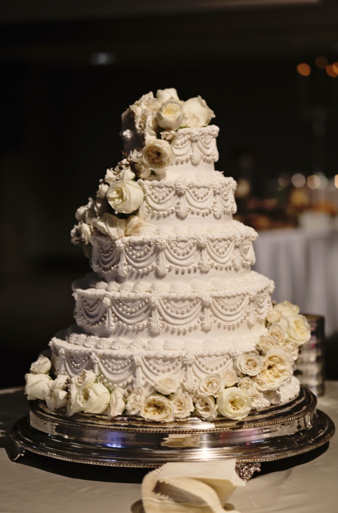 elegant wedding cake with ivory garden roses and pearls | that special touch | meridian ms wedding florist 